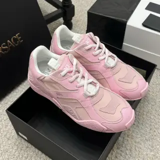 Versace Odissea The Versace Odissea is a pair of shoes with a strong sense of art. It is