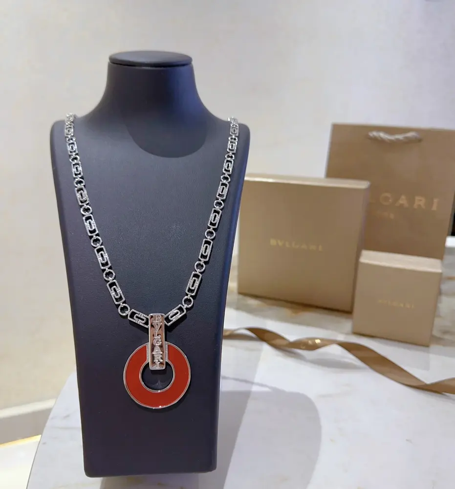Bvlgari DIVAS’ DREAM series is in perfect condition and has invincible details. The unique