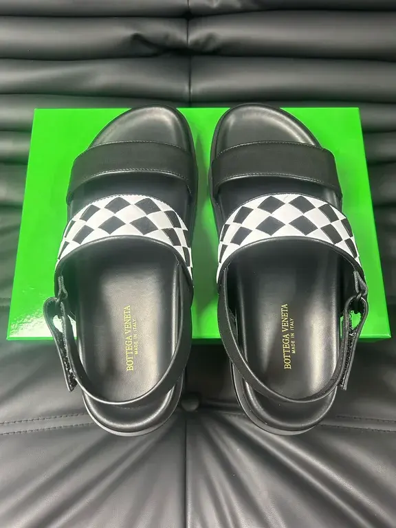 Bottega Veneta men’s spring and summer slippers