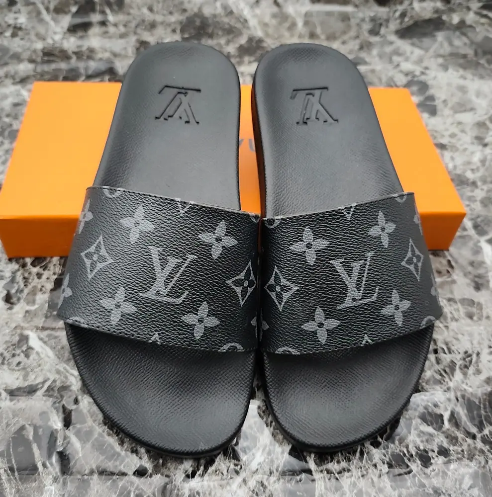 Louis Vuitton slippers
