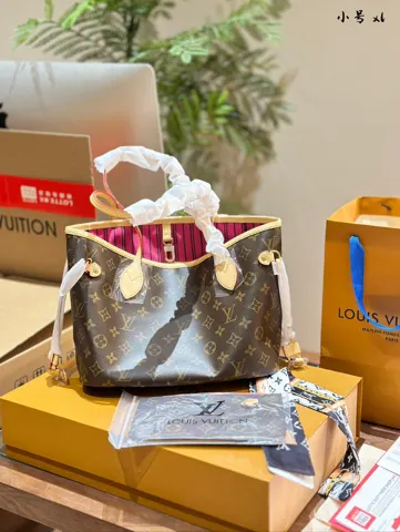 Louis Vuitton Neverfull