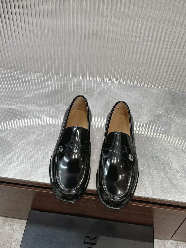 Dior Timeless loafers embody classic elegance. Elegant appearance with slender silhouette