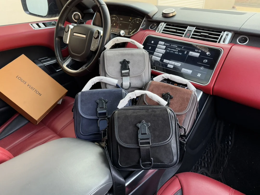 Louis Vuitton Crossbody M13660
