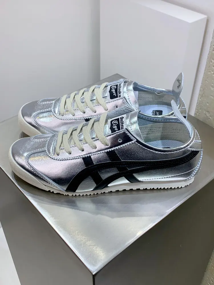 Asics Using soft grain cowhide leather combined with suede trim upper material#Embedded 1183B391-100