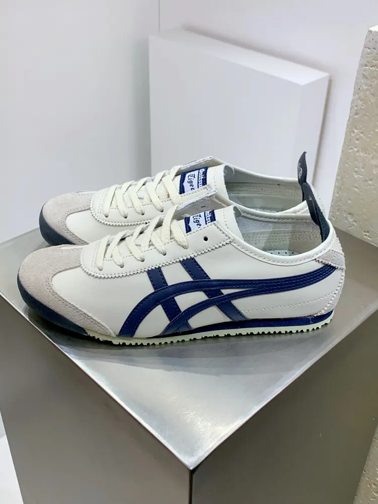 Asics Using soft grain cowhide leather combined with suede trim upper material#Embedded 1183B391-100