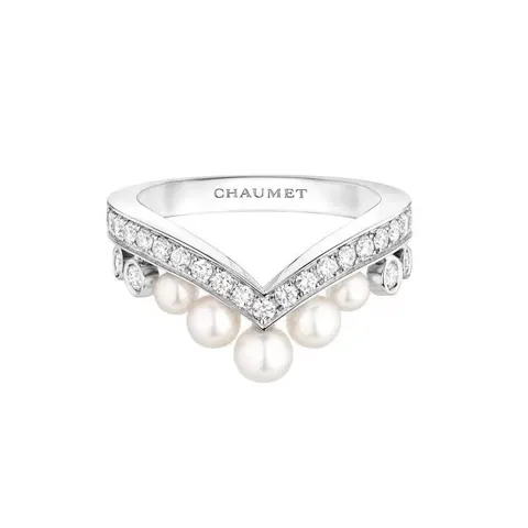 Chaumet V-shaped pearl ring