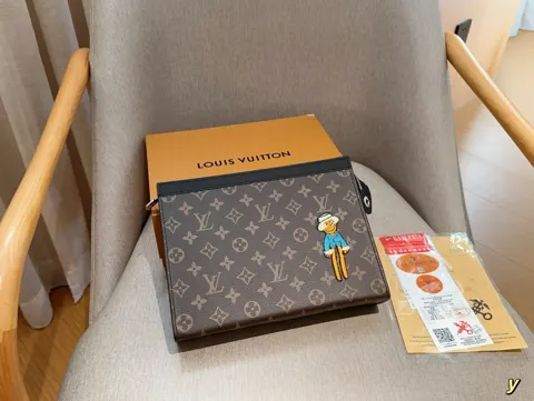 Louis Vuitton Clutch