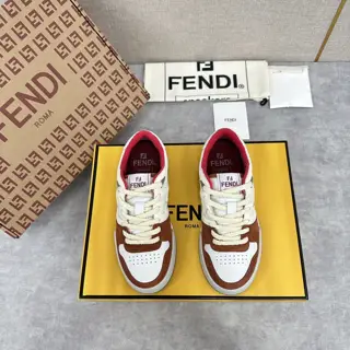 Fendi Retro Contrast Color Sneakers Fend* Match compact design sneakers with retro label on