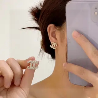 Chanel small diamond earrings