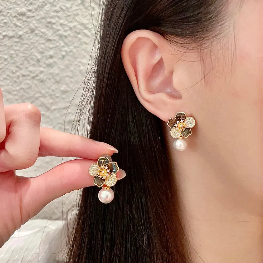 Second-hand Chanel earrings
