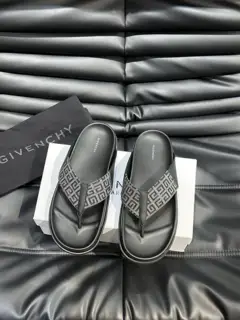 Givenchy classic men’s slippers