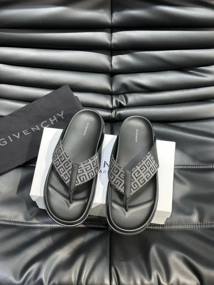 Givenchy classic men’s slippers