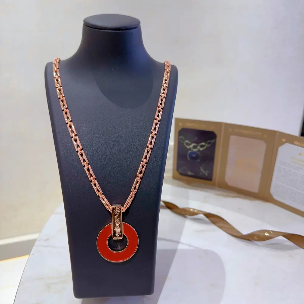 Bvlgari DIVAS’ DREAM series is in perfect condition and has invincible details. The unique