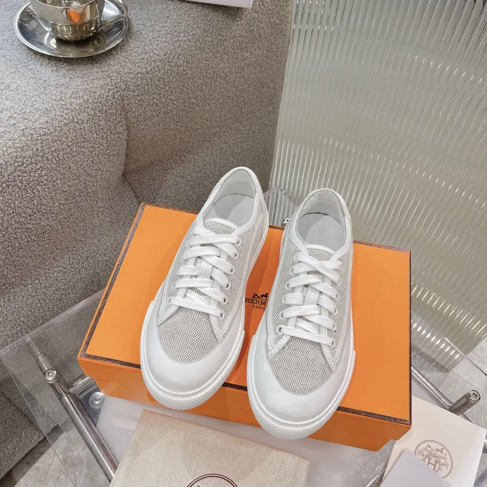 Hermès latest casual white shoes