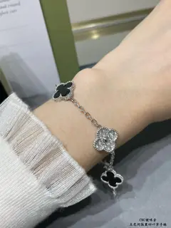 Van Cleef & Arpels Five-flowered high-grade black agate and diamond four-leaf clover