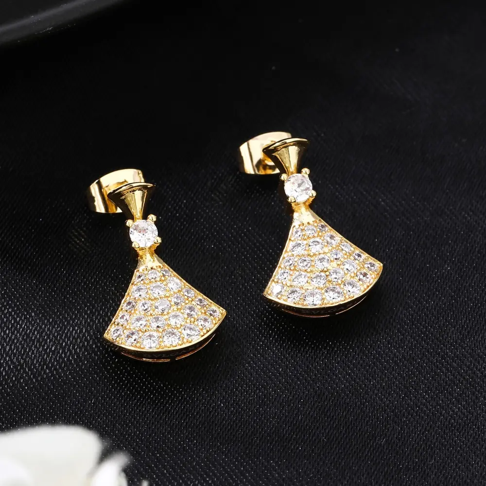 Bvlgari skirt earrings The same brass material as the counter