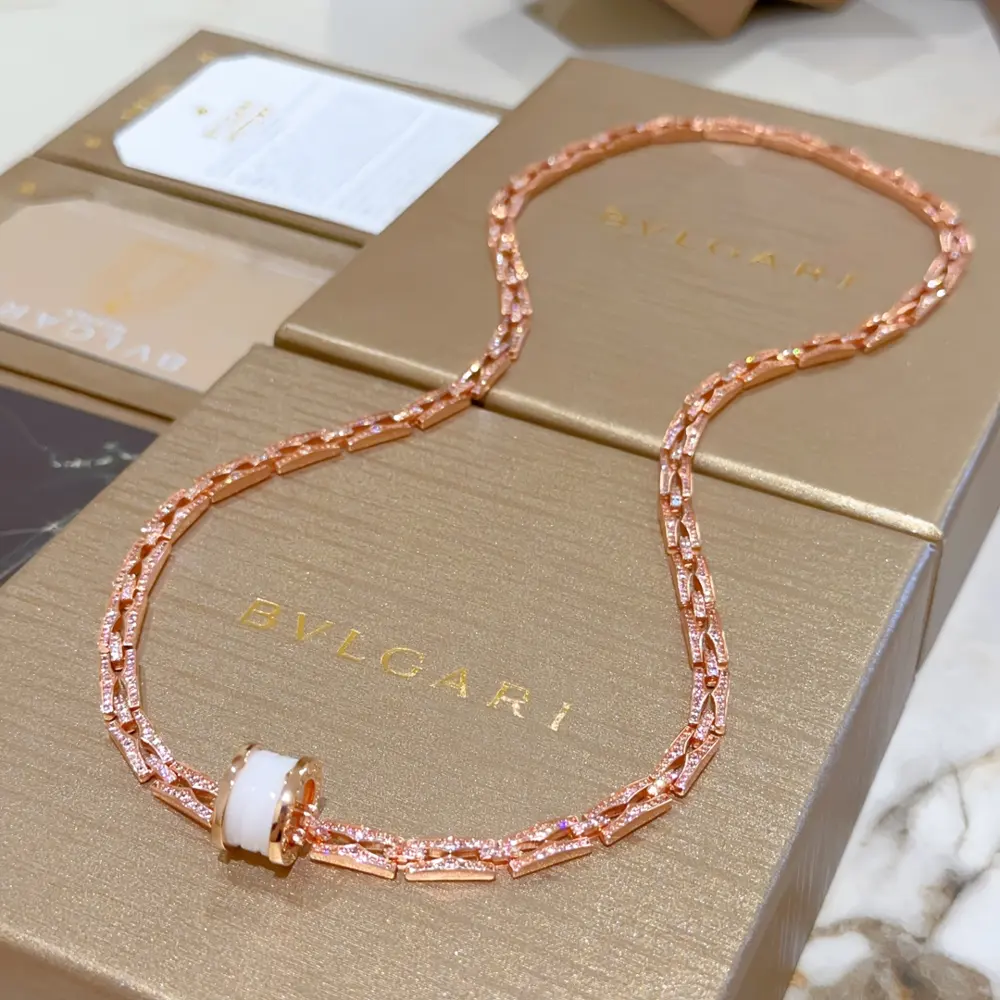 Bvlgari DIVAS’ DREAM series is in perfect condition and has invincible details. The unique