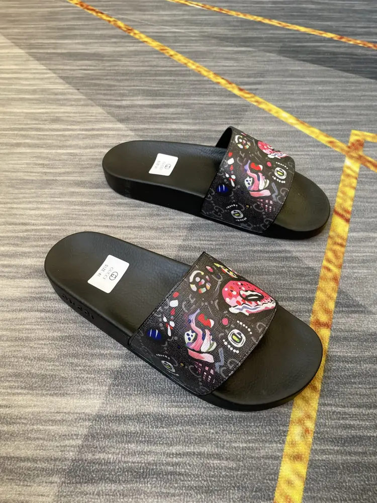 Gucci couple flip flops