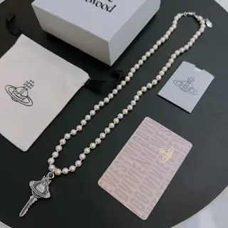 Vivienne Westwood classic large Saturn necklace