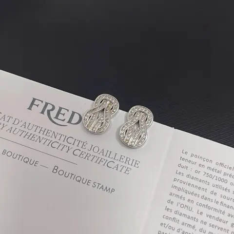 FRED diamond 8-shaped buckle earrings