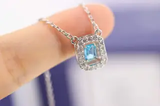 Swarovski Beating Heart Blue Diamond Sugar Cube Clavicle Necklace