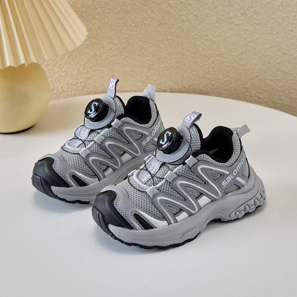 Salomon XT-Q series rotating button children’s shoes