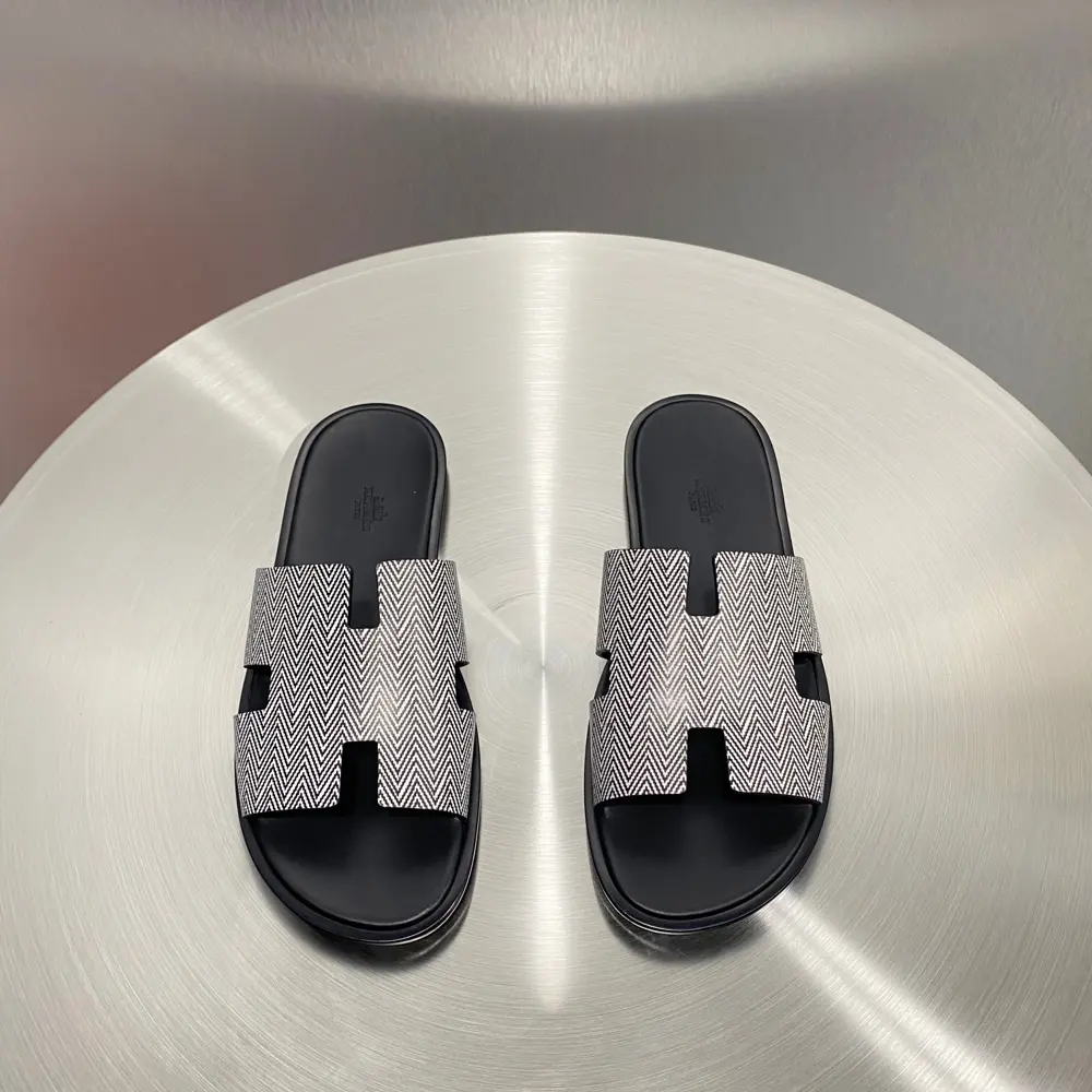 Hermès Classic H Slippers ~ High-end men’s sandals• beach shoes slippers ~ counter