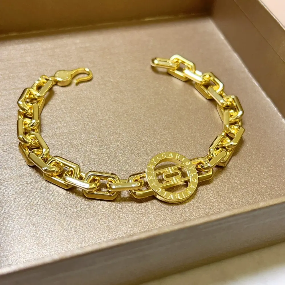 Bvlgari DIVAS’ DREAM series is in perfect condition and has invincible details. The unique