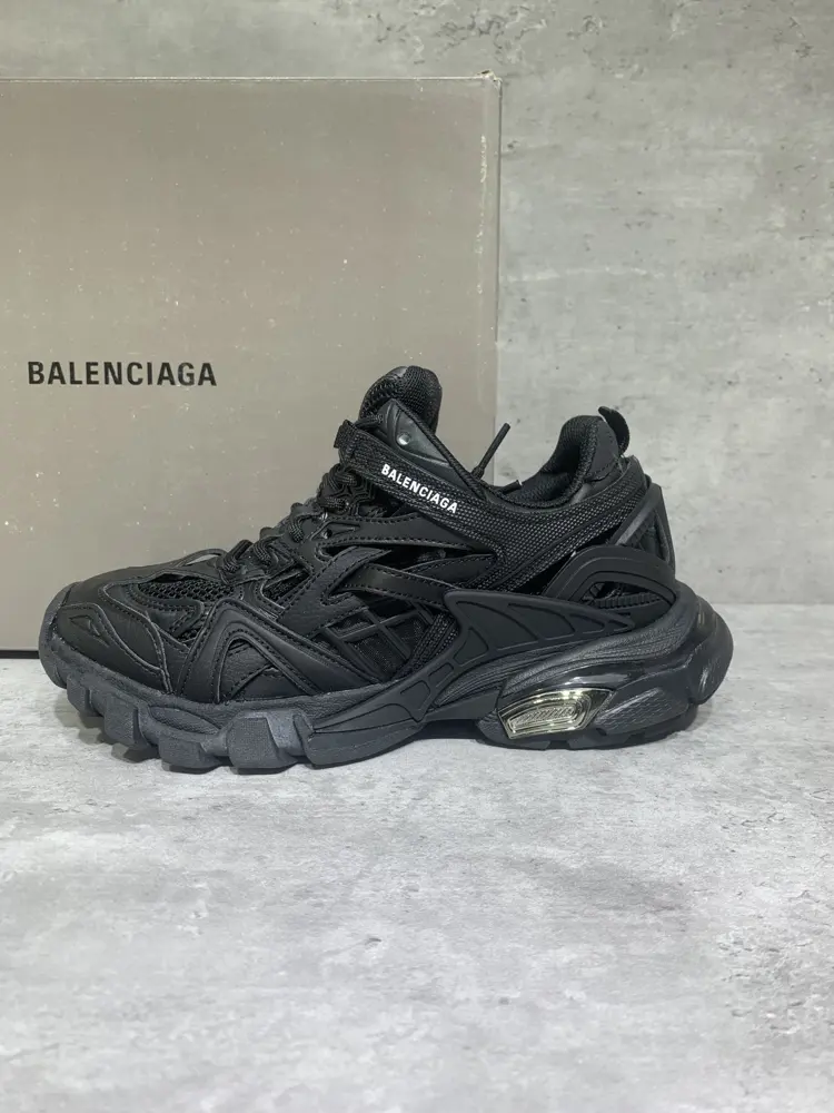 Balenciaga Track 4.0 Balenciaga 4th generation Added a new design While continuing the