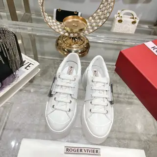 Roger Vivier casual white shoes are comfortable and versatile. Top’s latest Viv’Skate