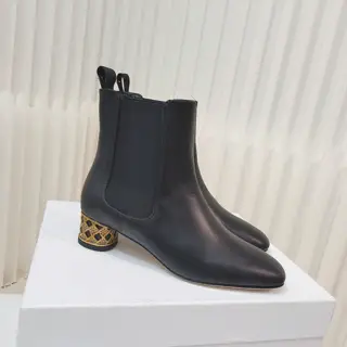 Dior high-heeled ankle boots This Dior Icon heeled ankle boot is a new product from the
