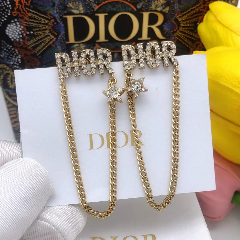 Dior Star Tassel Diamond Earrings Very versatile and exquisite. The chain connects the