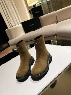 CHANEL Autumn and Winter New 24 B Letter Knight Boots This knight boot is really a