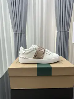 Valentino rivet thick sole casual sports shoes heightening white shoes