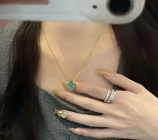 Van Cleef & Arpels natural malachite four-leaf clover necklace