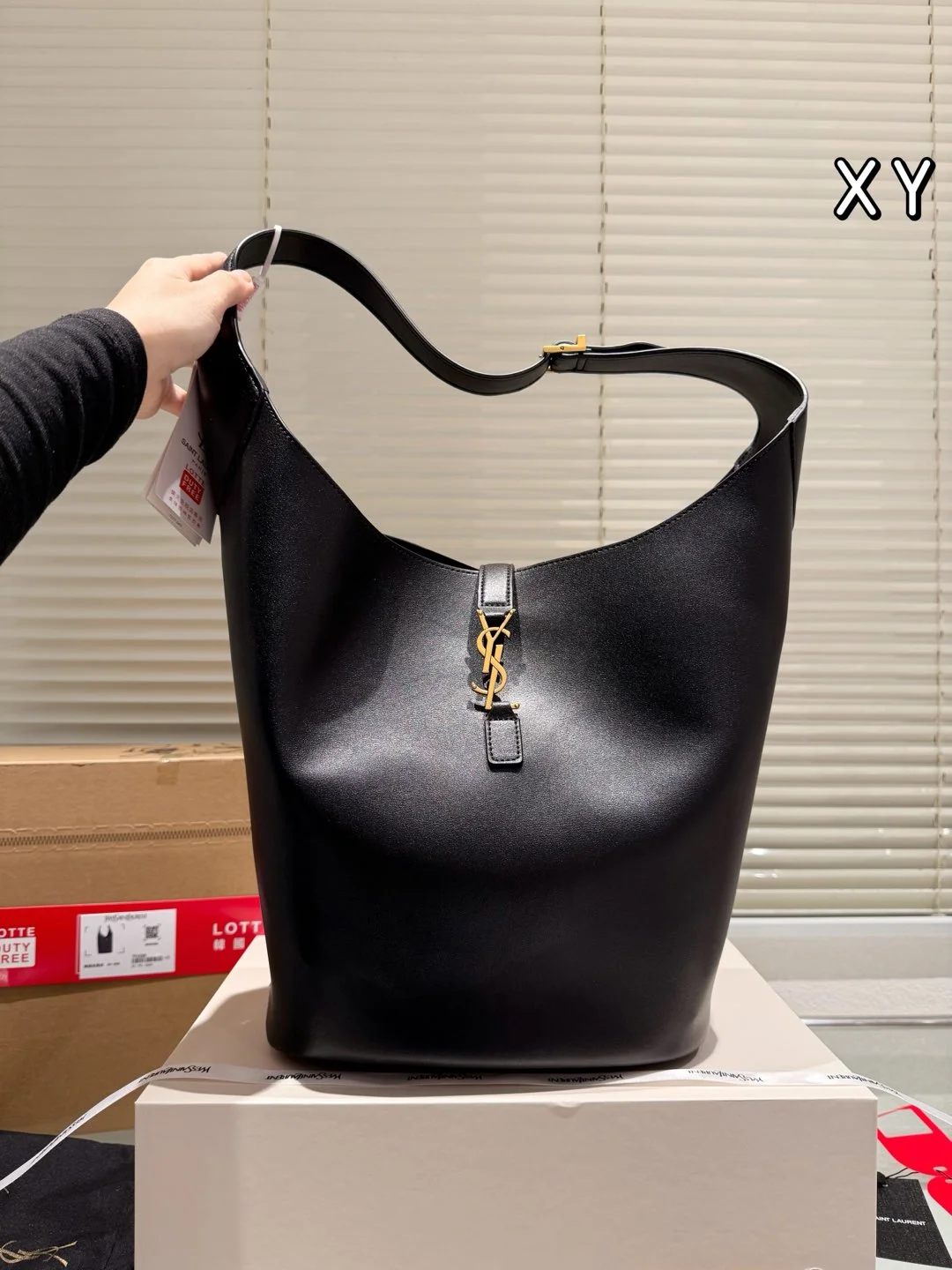 Yves Saint Laurent Shoulder Bag