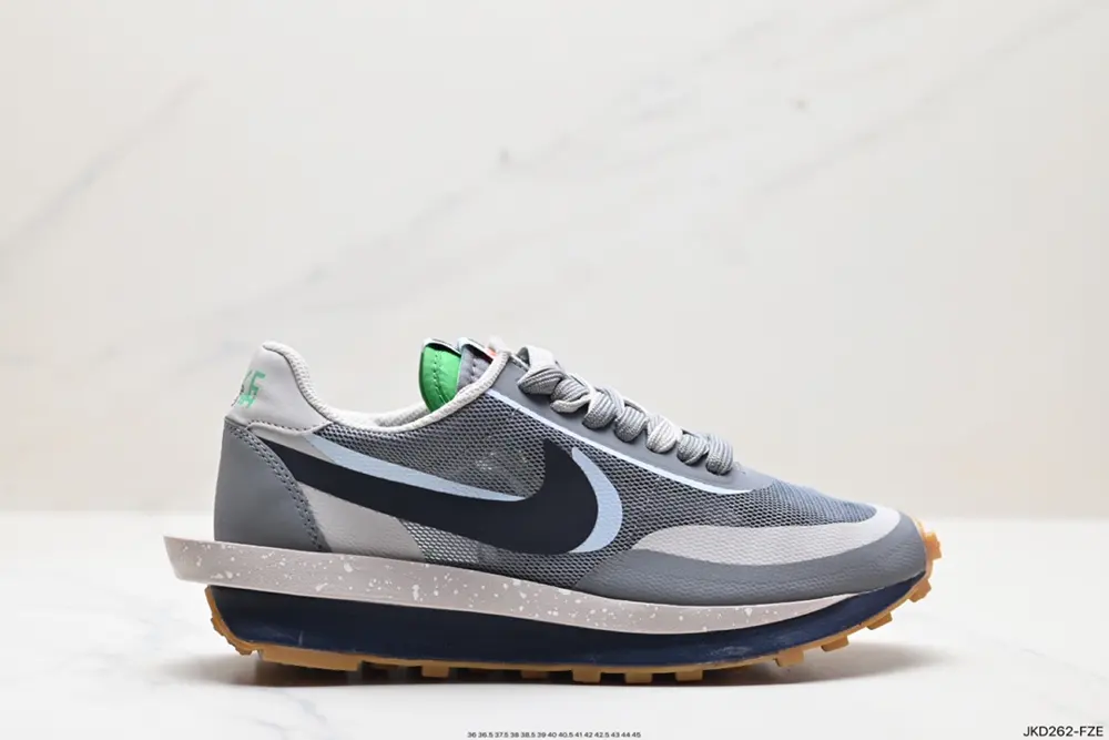 Japanese deconstruction aesthetics SACAI joint × NIKE LDV Waffle overlapping design Sneakers CN8898-002
