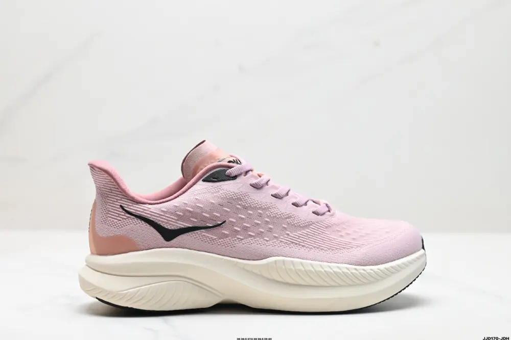 The HOKA brand comes from the Maori language of New Zealand. HOKA means earth 1164032