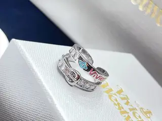 Vivienne Westwood double-layer belt rings often use cute and memorable elements such as