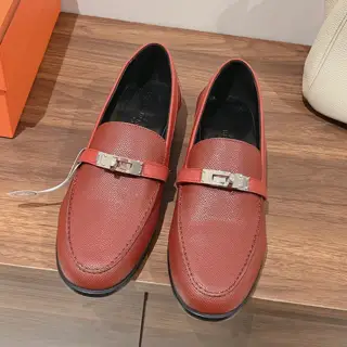 Hermes Kelly buckle loafers. I bought the product again at the beginning of the year. It