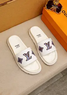 Louis Vuitton popular men’s slippers