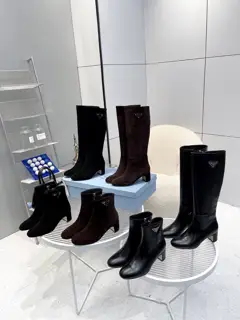Prada new models are synchronized with the counters
