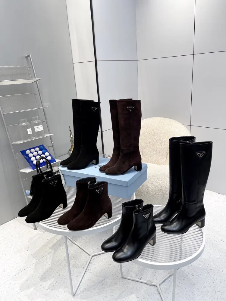 Prada new models are synchronized with the counters