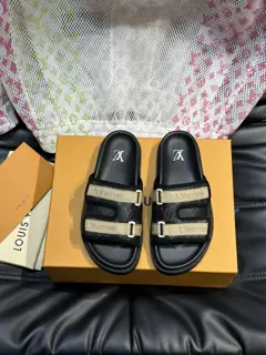 Louis Vuitton high-end men’s summer slippers