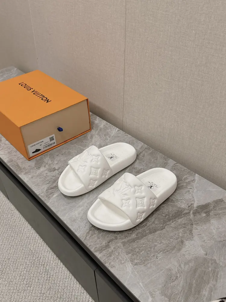 Louis Vuitton Early Spring New Embossed LOGO Couple Slippers Candy Color Series