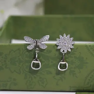 Gucci new daisy butterfly earrings