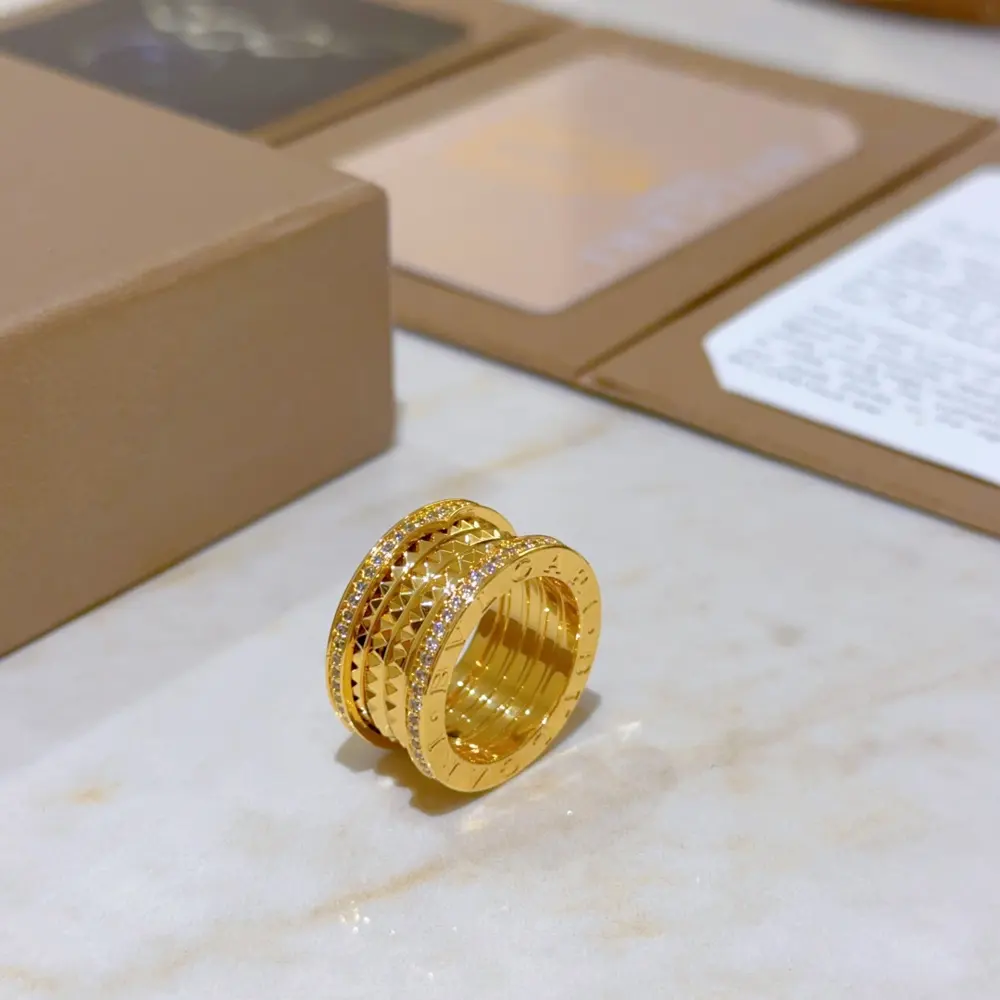 Bvlgari DIVAS’ DREAM series is perfect in appearance and details. The unique color is