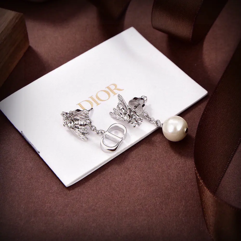 Dior Bee CD Earrings New models are now available at the counter. They are so beautiful