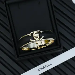 Chanel lambskin bracelet with satchel buckle