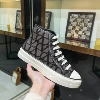 Valentino’s latest unisex casual shoes